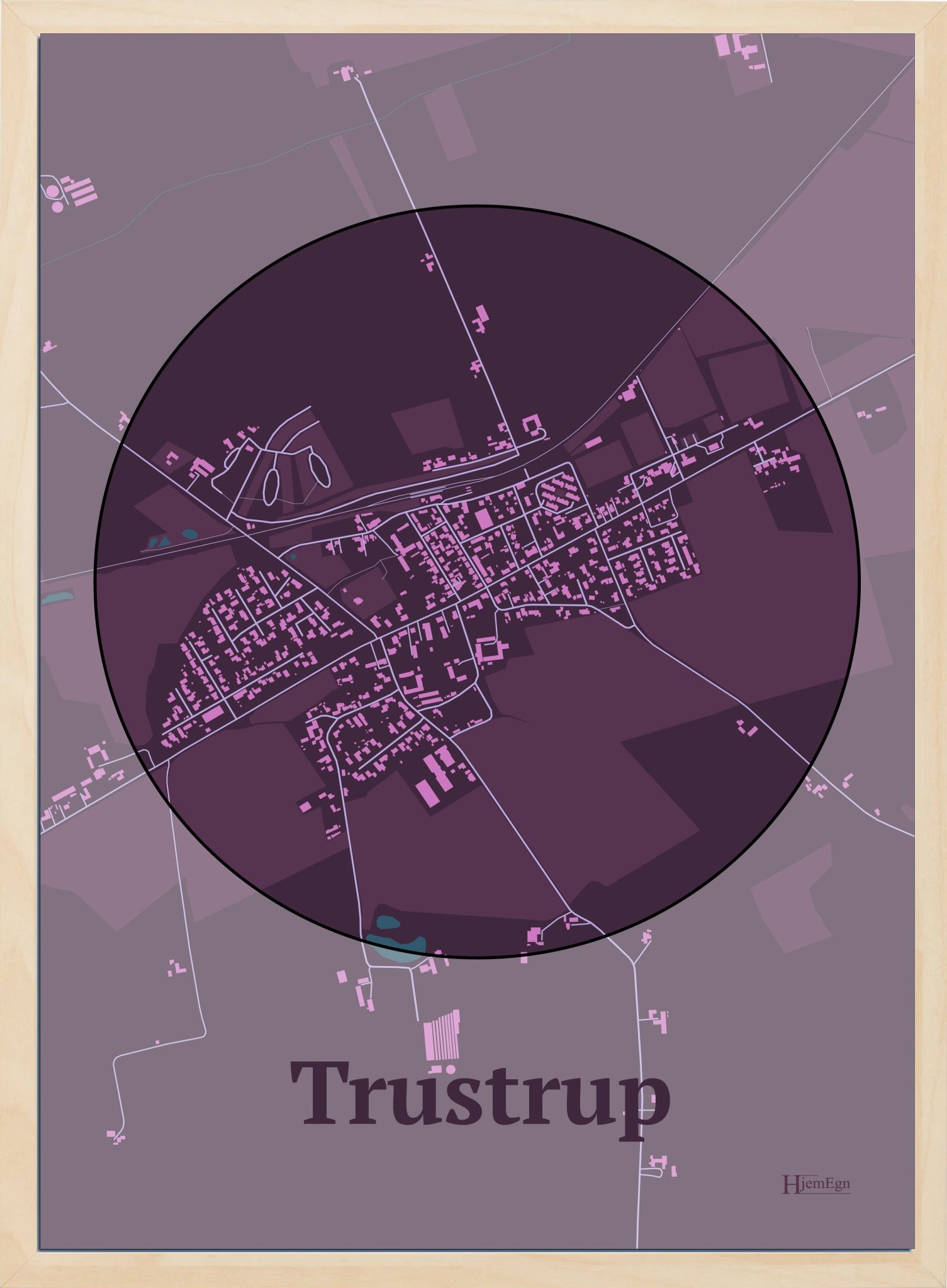 Trustrup plakat i farve mørk rød og HjemEgn.dk design centrum. Design bykort for Trustrup