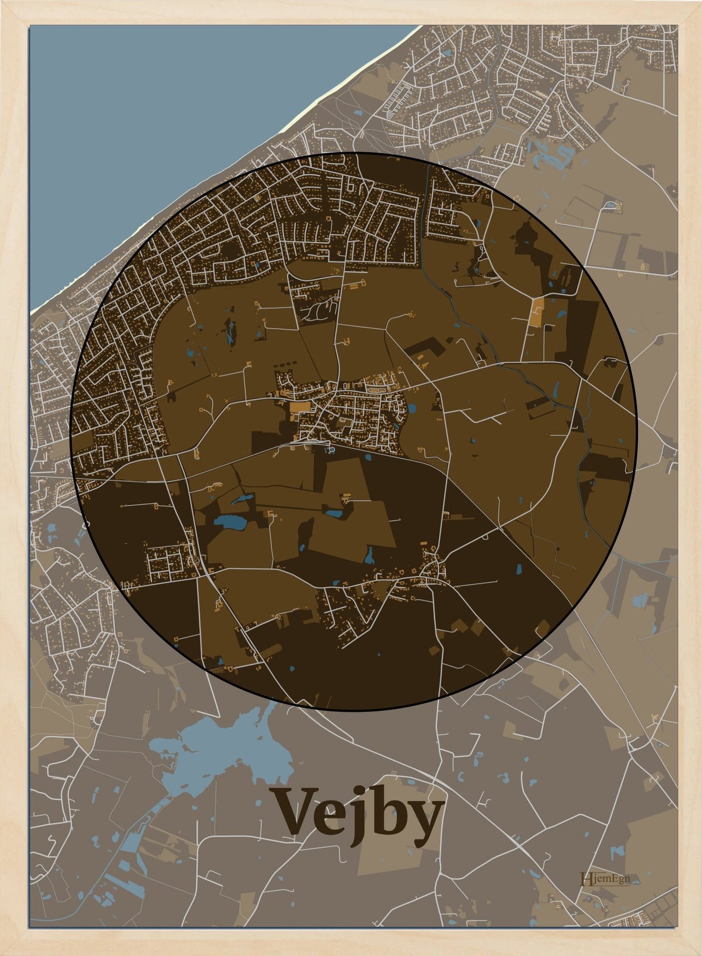 Vejby plakat i farve mørk brun og HjemEgn.dk design centrum. Design bykort for Vejby