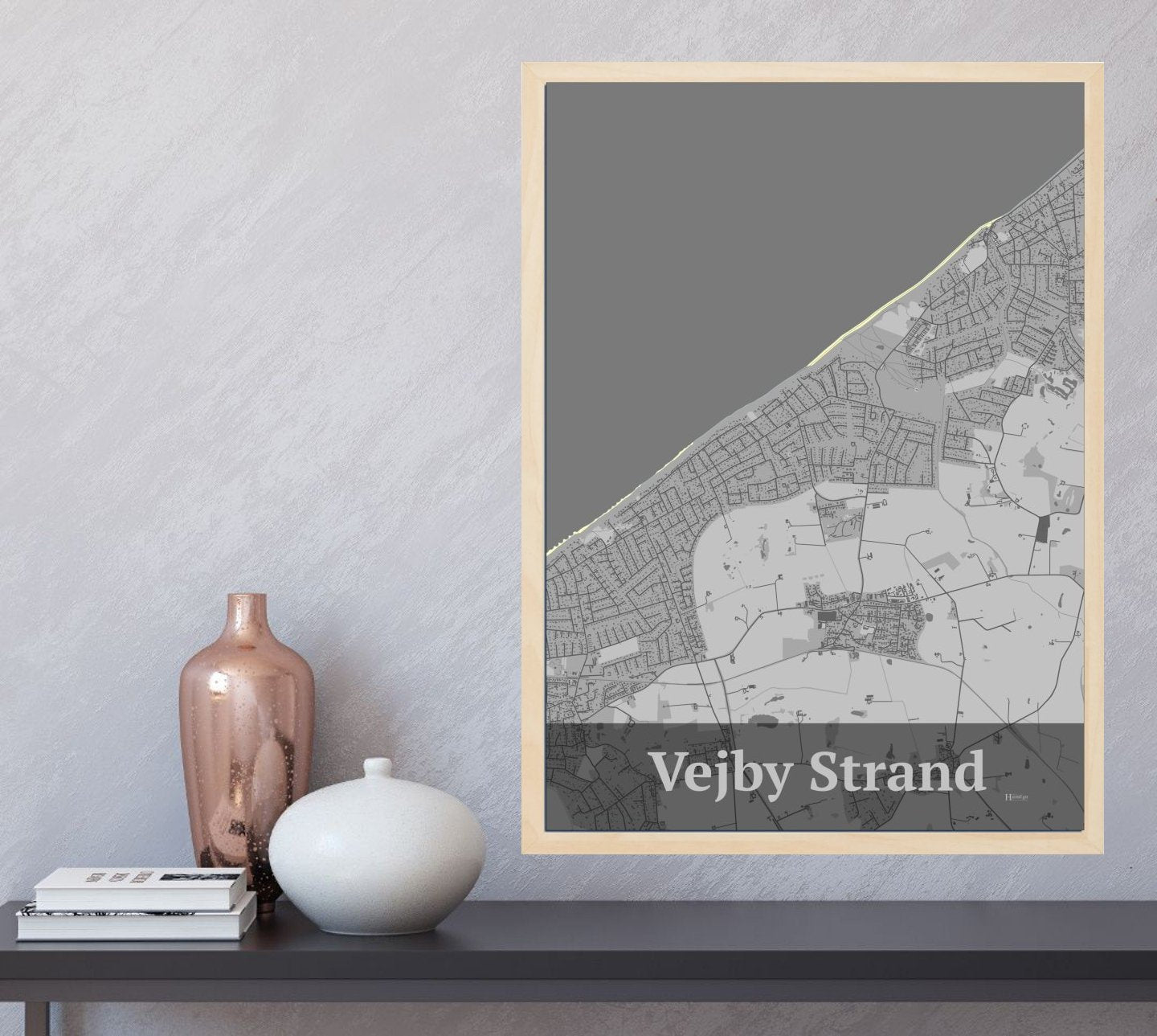 Vejby Strand plakat i farve  og HjemEgn.dk design firkantet. Design bykort for Vejby Strand