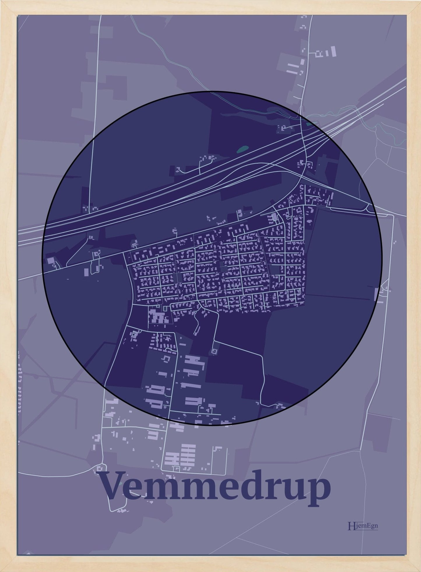 Vemmedrup plakat i farve mørk lilla og HjemEgn.dk design centrum. Design bykort for Vemmedrup