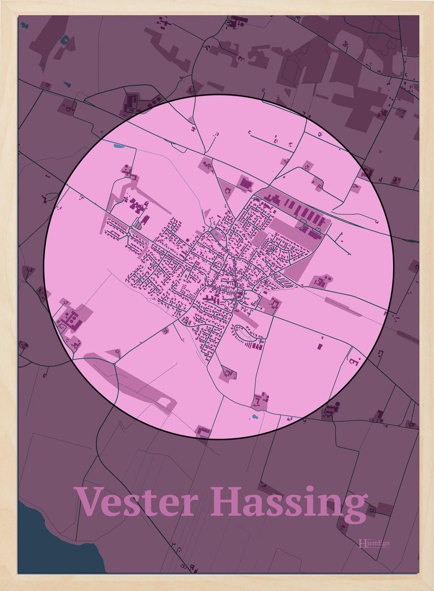 Vester Hassing plakat i farve pastel rød og HjemEgn.dk design centrum. Design bykort for Vester Hassing