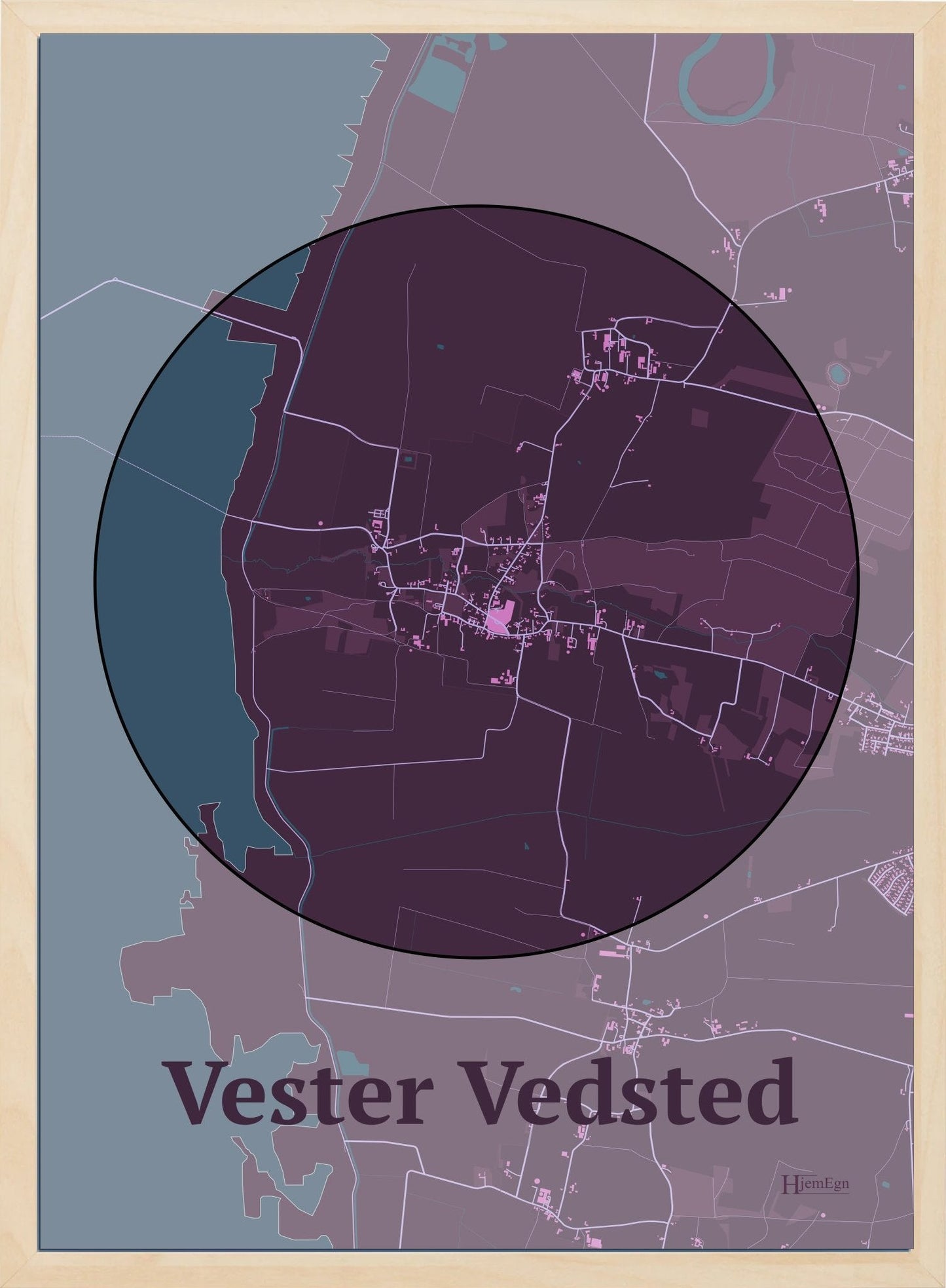 Vester Vedsted plakat i farve mørk rød og HjemEgn.dk design centrum. Design bykort for Vester Vedsted