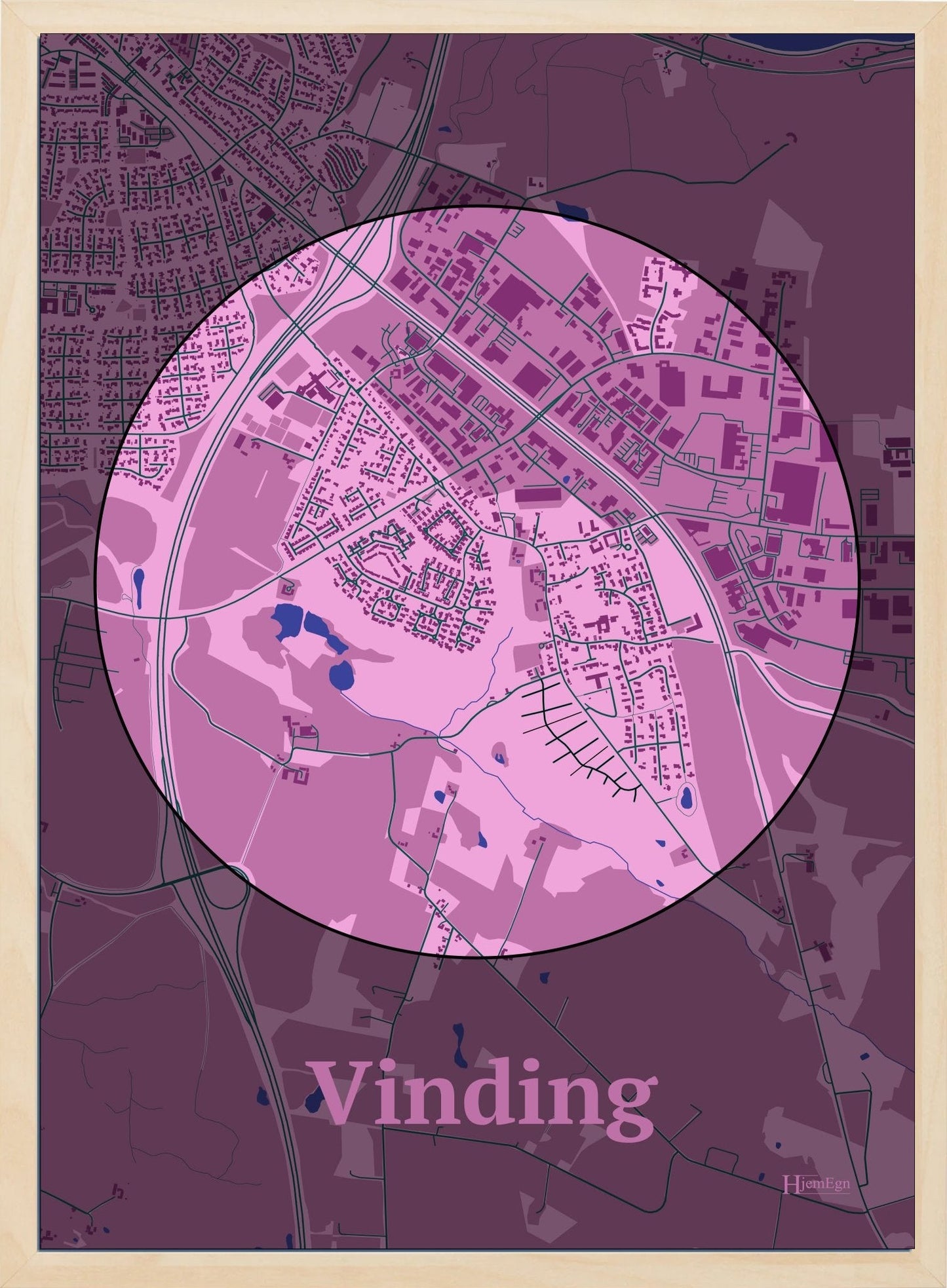 Vinding plakat i farve pastel rød og HjemEgn.dk design centrum. Design bykort for Vinding