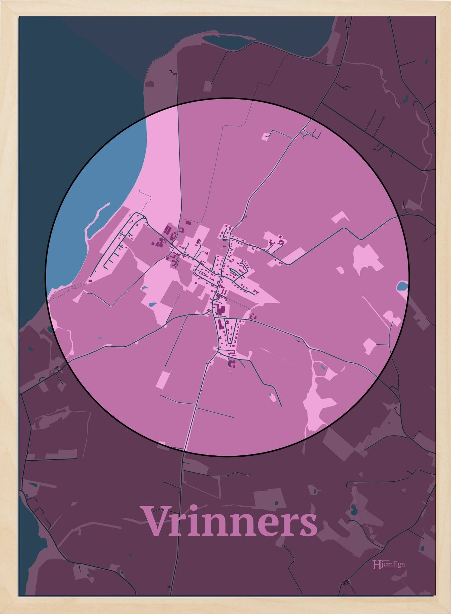 Vrinners plakat i farve pastel rød og HjemEgn.dk design centrum. Design bykort for Vrinners